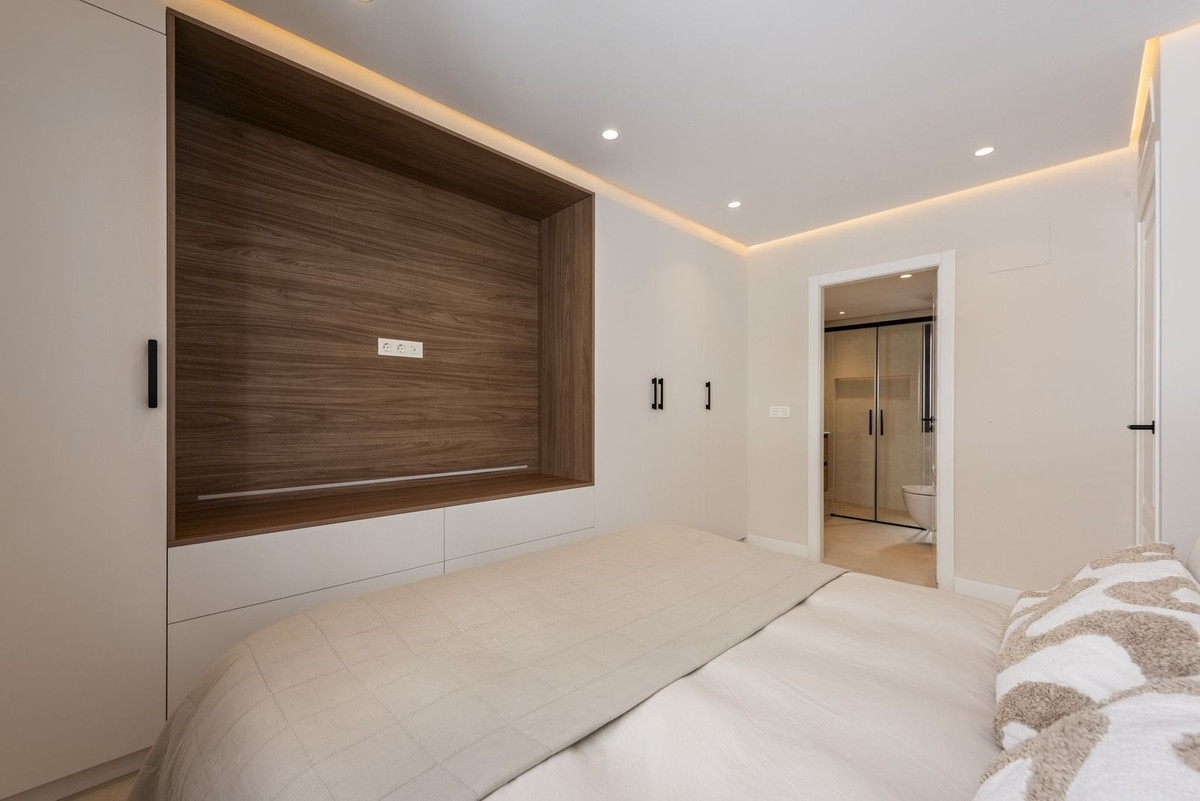 4 Bed Apartment for sale in Estepona Costa Del Sol, Málaga, Spain