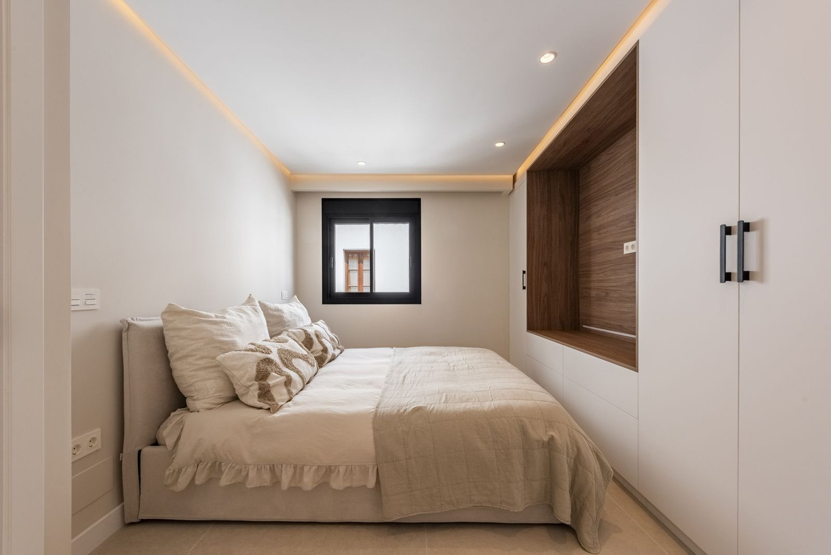 4 Bed Apartment for sale in Estepona Costa Del Sol, Málaga, Spain