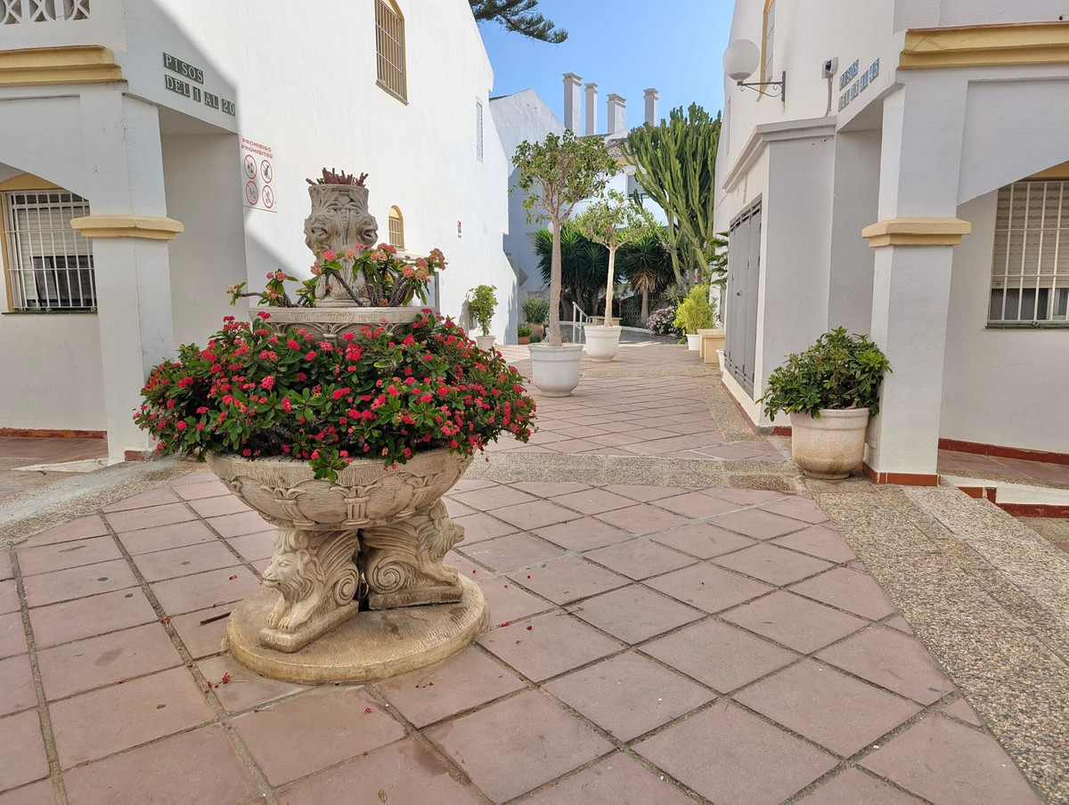 3 Bed Apartment for sale in Calahonda Costa Del Sol, Málaga, Spain