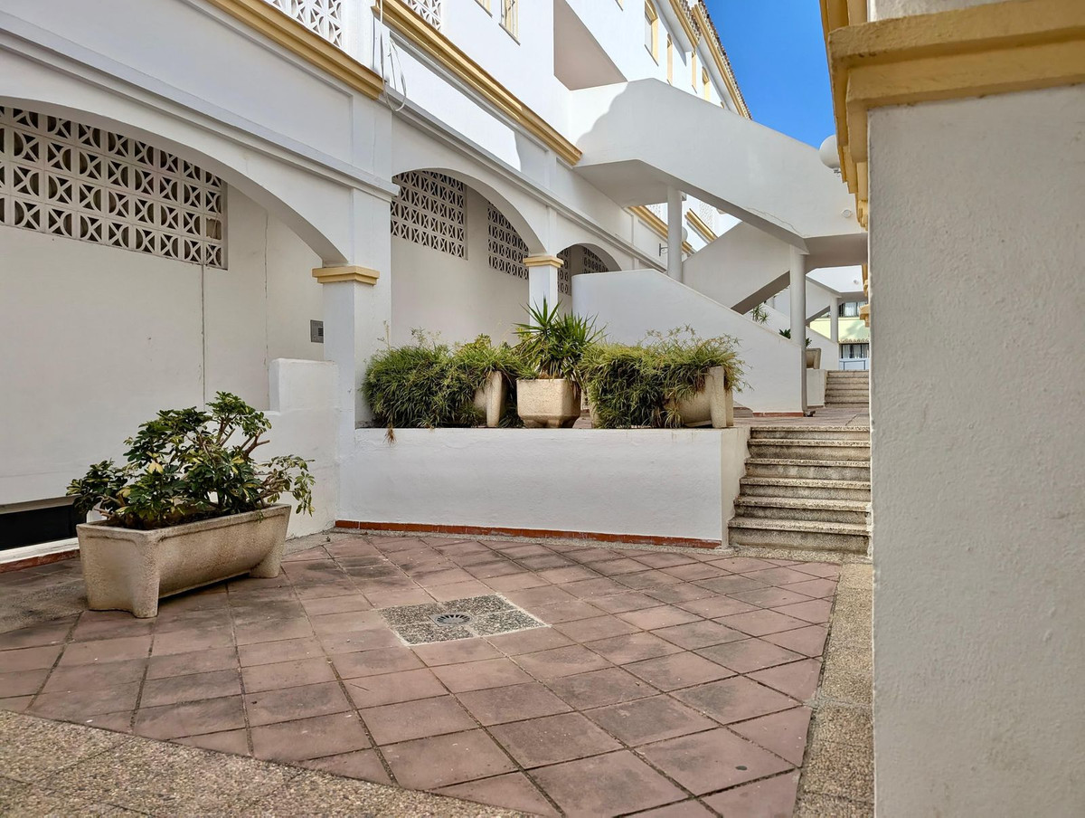 3 Bed Apartment for sale in Calahonda Costa Del Sol, Málaga, Spain