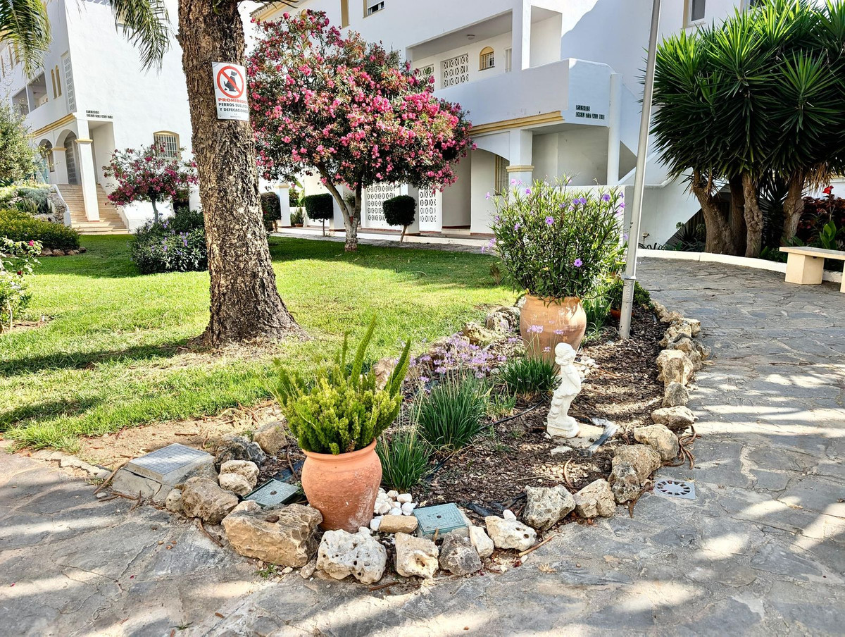 3 Bed Apartment for sale in Calahonda Costa Del Sol, Málaga, Spain