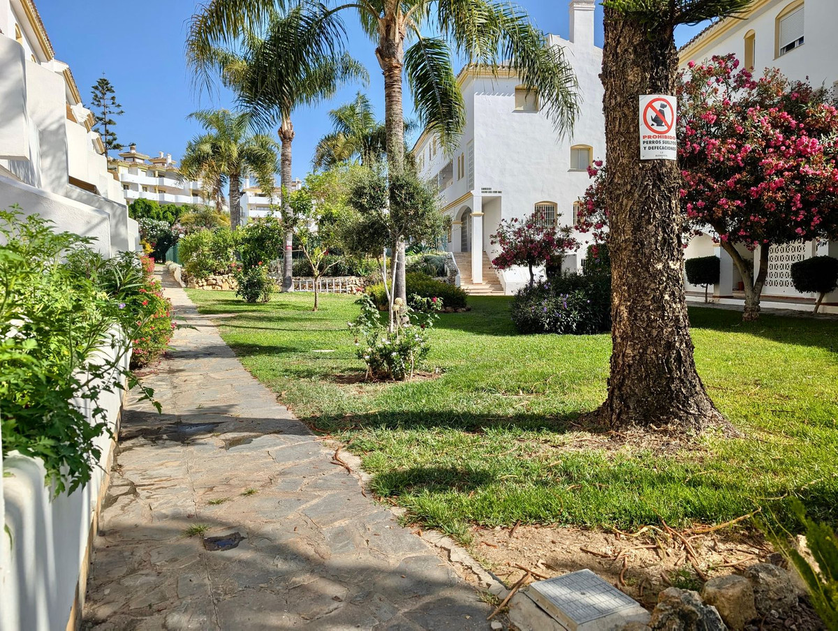 3 Bed Apartment for sale in Calahonda Costa Del Sol, Málaga, Spain