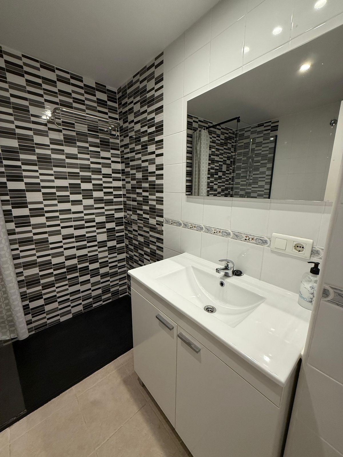 Se vende Apartamento Planta Media de 1 dormitorios en Costa Del Sol, Málaga, España