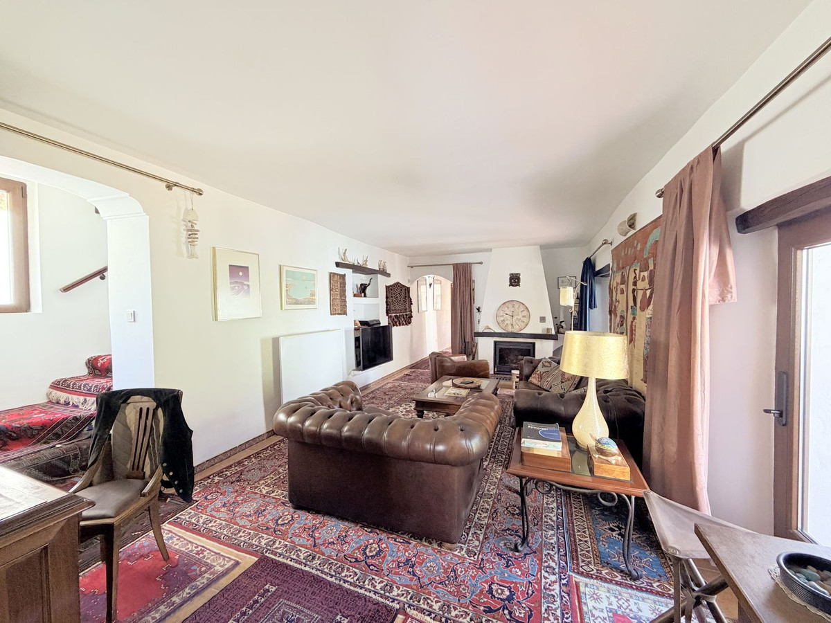 4 Bed Townhouse for sale in Casares Costa Del Sol, Málaga, Spain