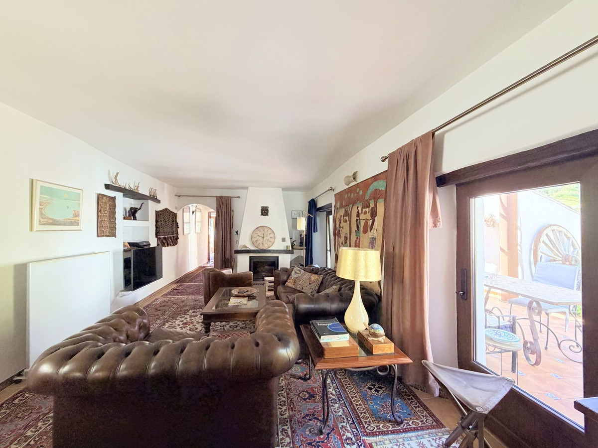 4 Bed Townhouse for sale in Casares Costa Del Sol, Málaga, Spain
