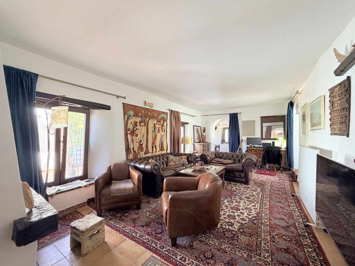 4 Bed Townhouse for sale in Casares Costa Del Sol, Málaga, Spain