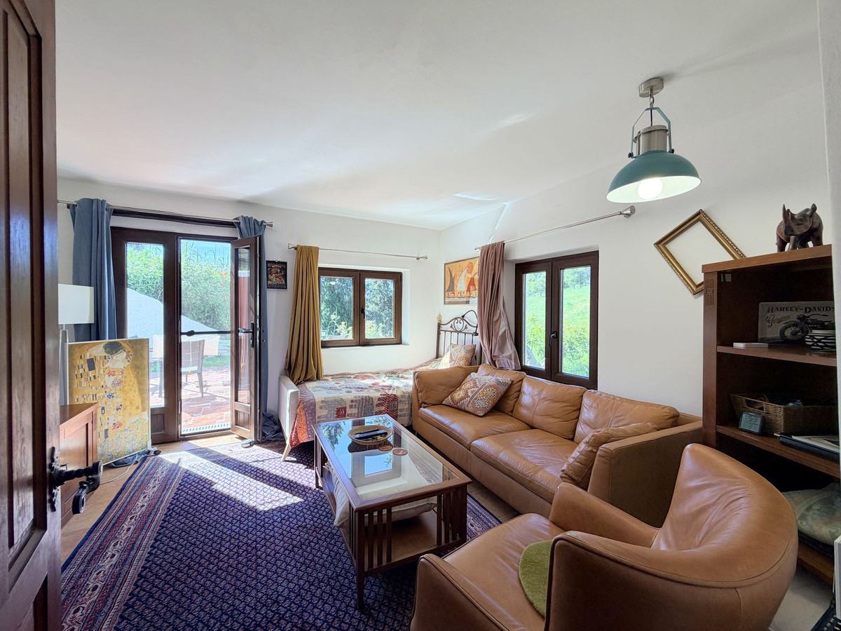 4 Bed Townhouse for sale in Casares Costa Del Sol, Málaga, Spain