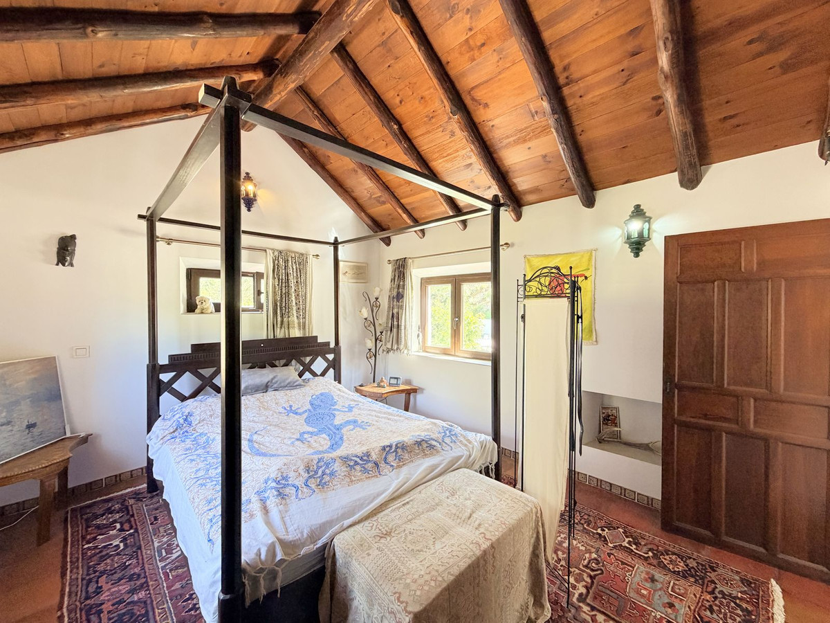 4 Bed Townhouse for sale in Casares Costa Del Sol, Málaga, Spain