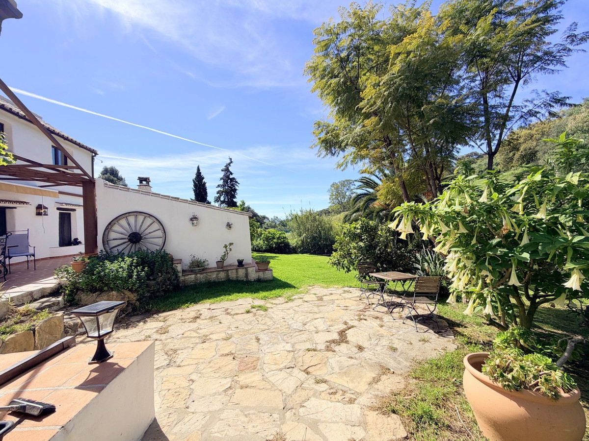 4 Bed Townhouse for sale in Casares Costa Del Sol, Málaga, Spain
