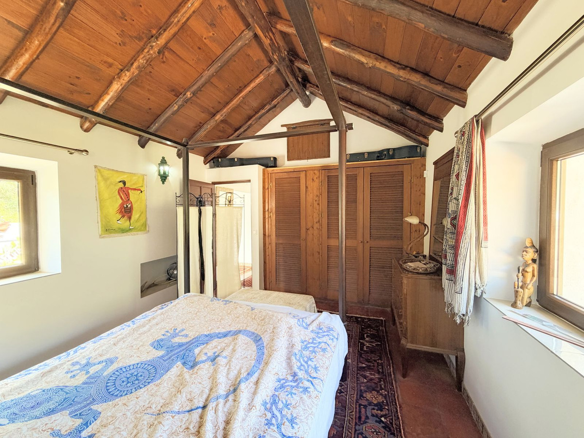 4 Bed Townhouse for sale in Casares Costa Del Sol, Málaga, Spain