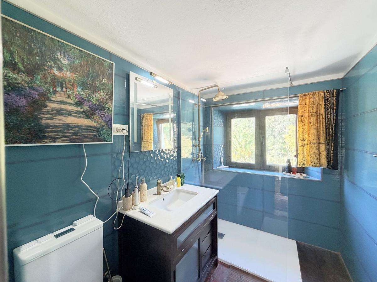 4 Bed Townhouse for sale in Casares Costa Del Sol, Málaga, Spain