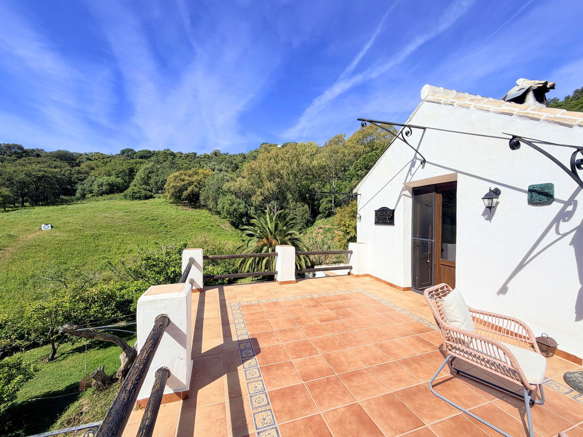 4 Bed Townhouse for sale in Casares Costa Del Sol, Málaga, Spain