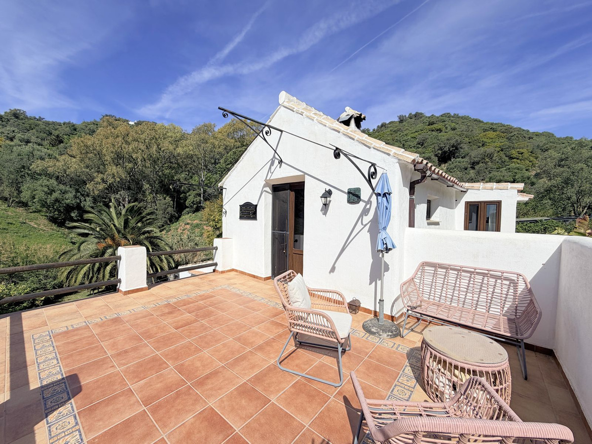 4 Bed Townhouse for sale in Casares Costa Del Sol, Málaga, Spain