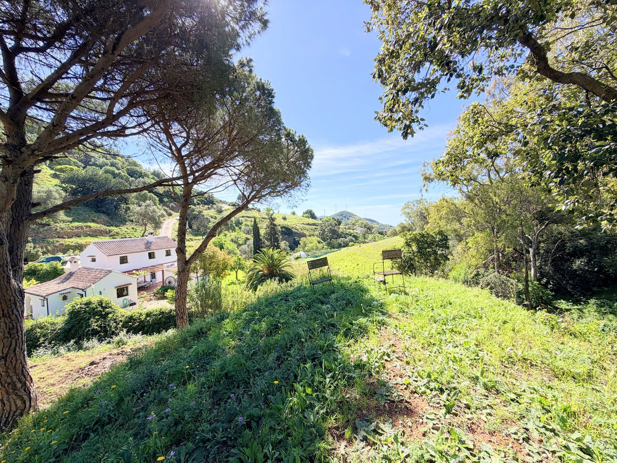 4 Bed Townhouse for sale in Casares Costa Del Sol, Málaga, Spain
