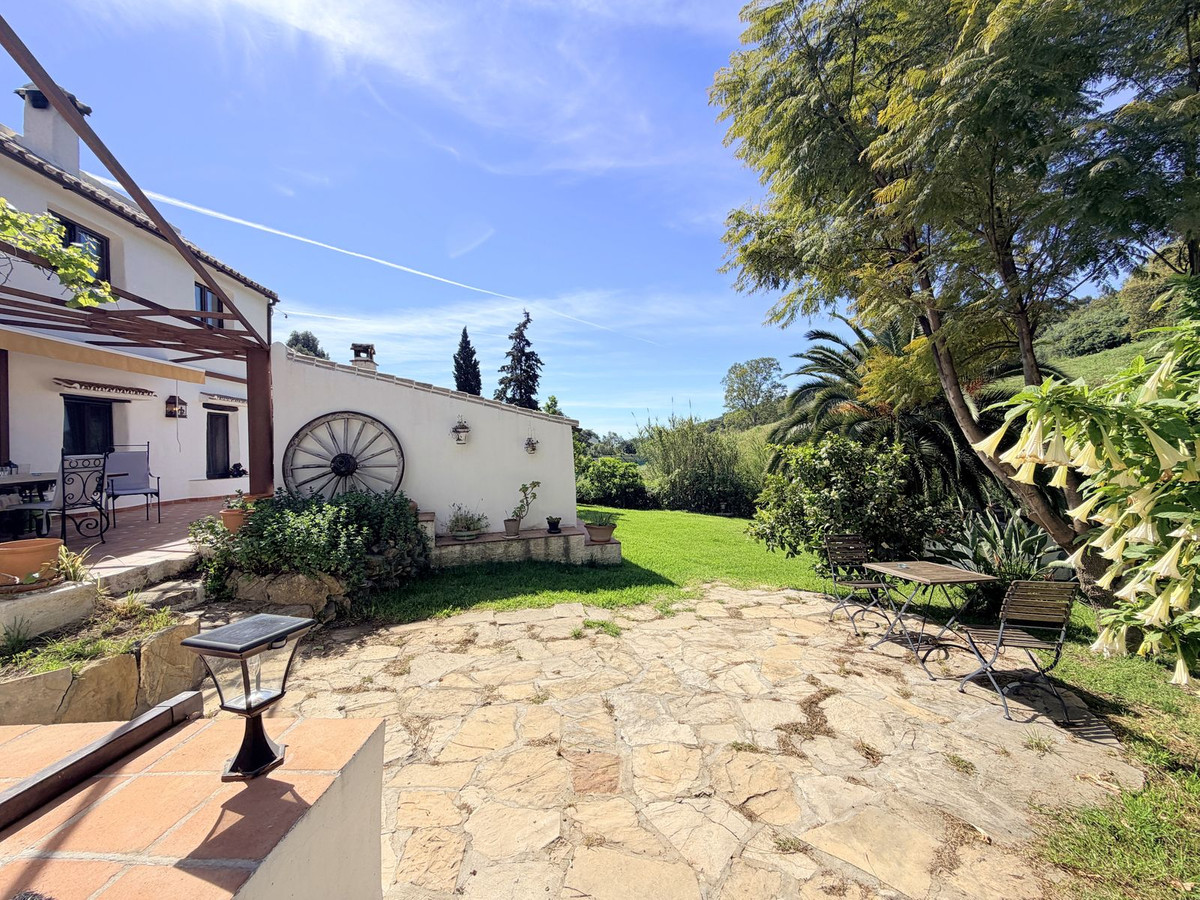 4 Bed Townhouse for sale in Casares Costa Del Sol, Málaga, Spain