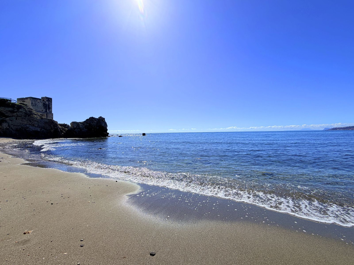4 Bed Townhouse for sale in Casares Costa Del Sol, Málaga, Spain