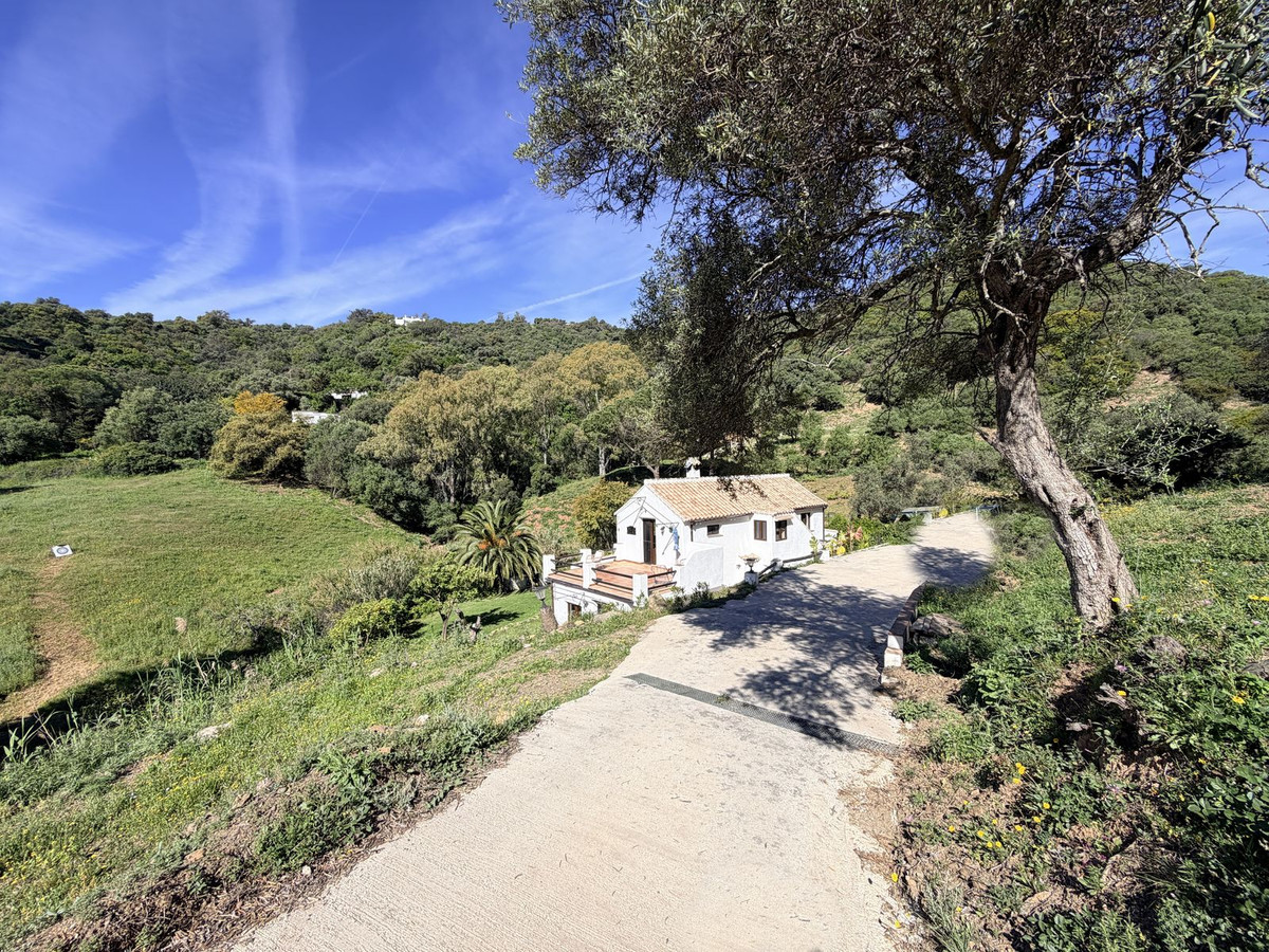 4 Bed Townhouse for sale in Casares Costa Del Sol, Málaga, Spain