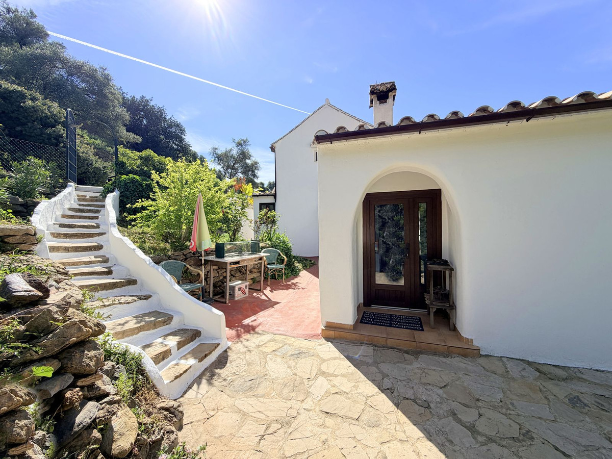 4 Bed Townhouse for sale in Casares Costa Del Sol, Málaga, Spain