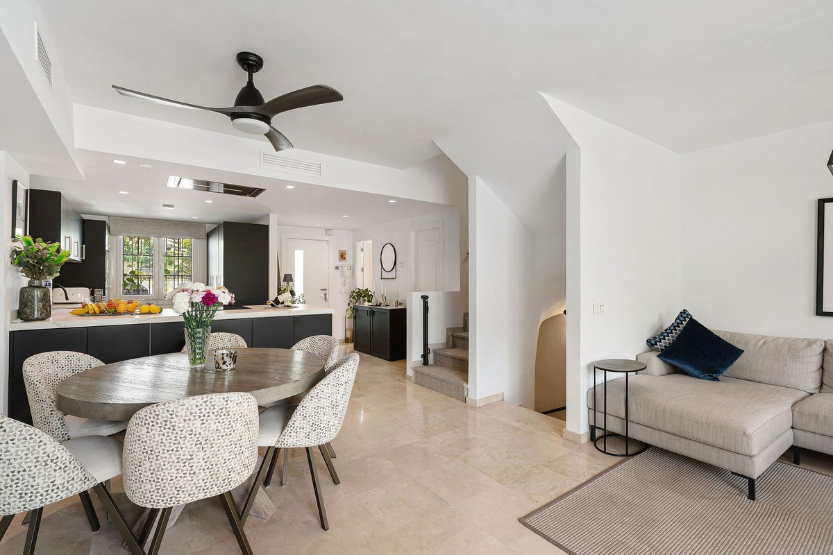 4 Bed Townhouse for sale in Nueva Andalucía Costa Del Sol, Málaga, Spain