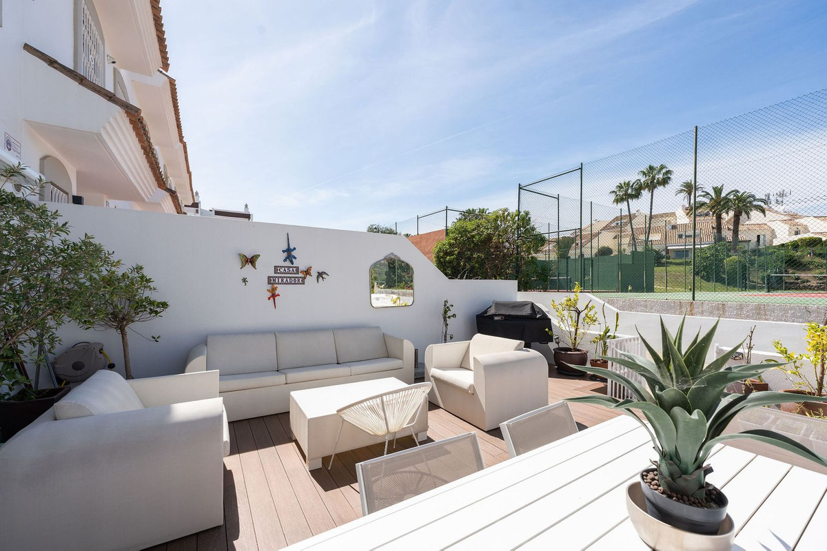 4 Bed Townhouse for sale in Nueva Andalucía Costa Del Sol, Málaga, Spain