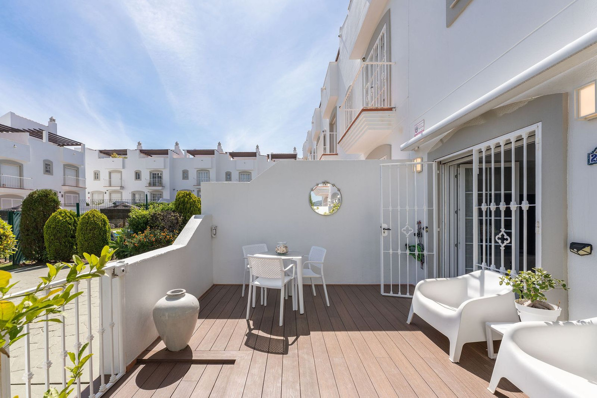 4 Bed Townhouse for sale in Nueva Andalucía Costa Del Sol, Málaga, Spain