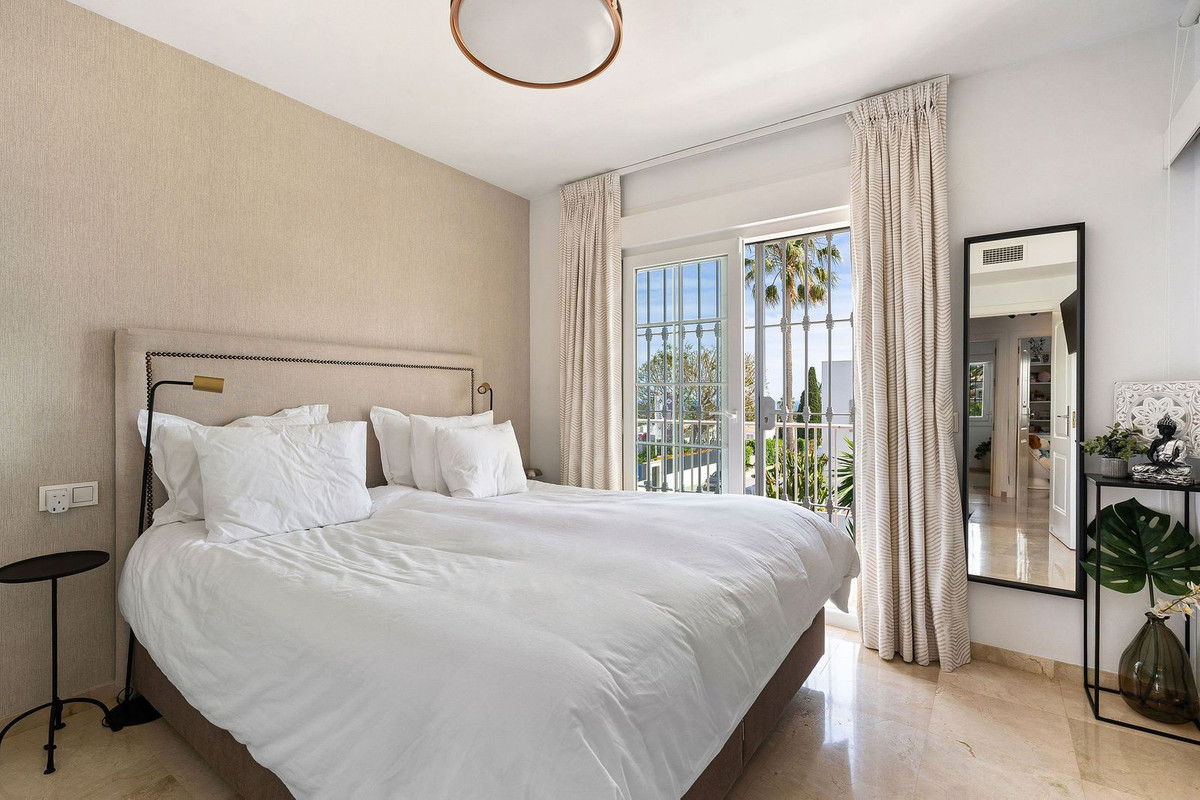 4 Bed Townhouse for sale in Nueva Andalucía Costa Del Sol, Málaga, Spain