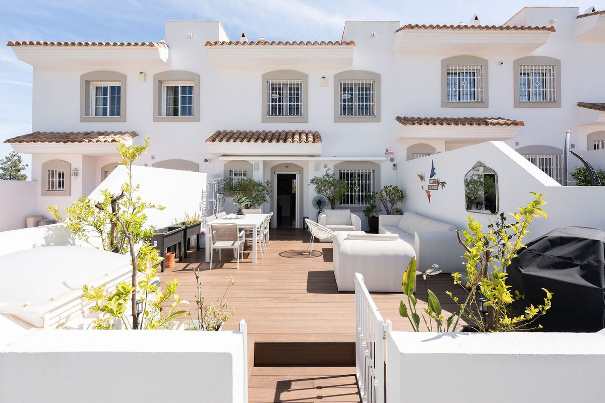 4 Bed Townhouse for sale in Nueva Andalucía Costa Del Sol, Málaga, Spain