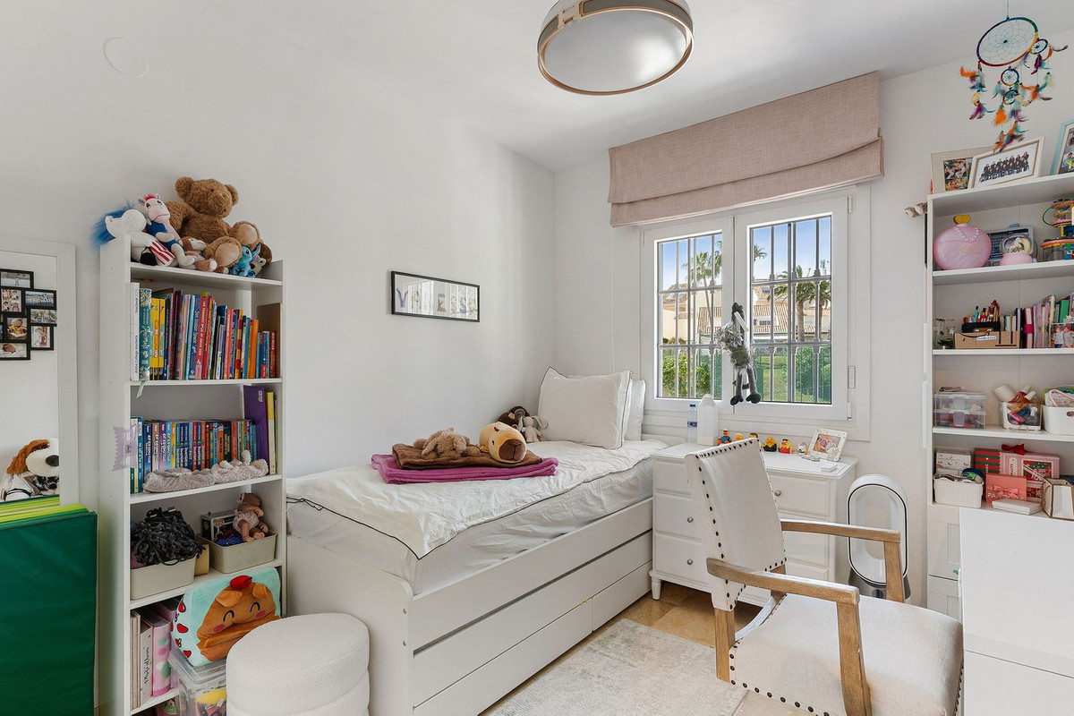4 Bed Townhouse for sale in Nueva Andalucía Costa Del Sol, Málaga, Spain