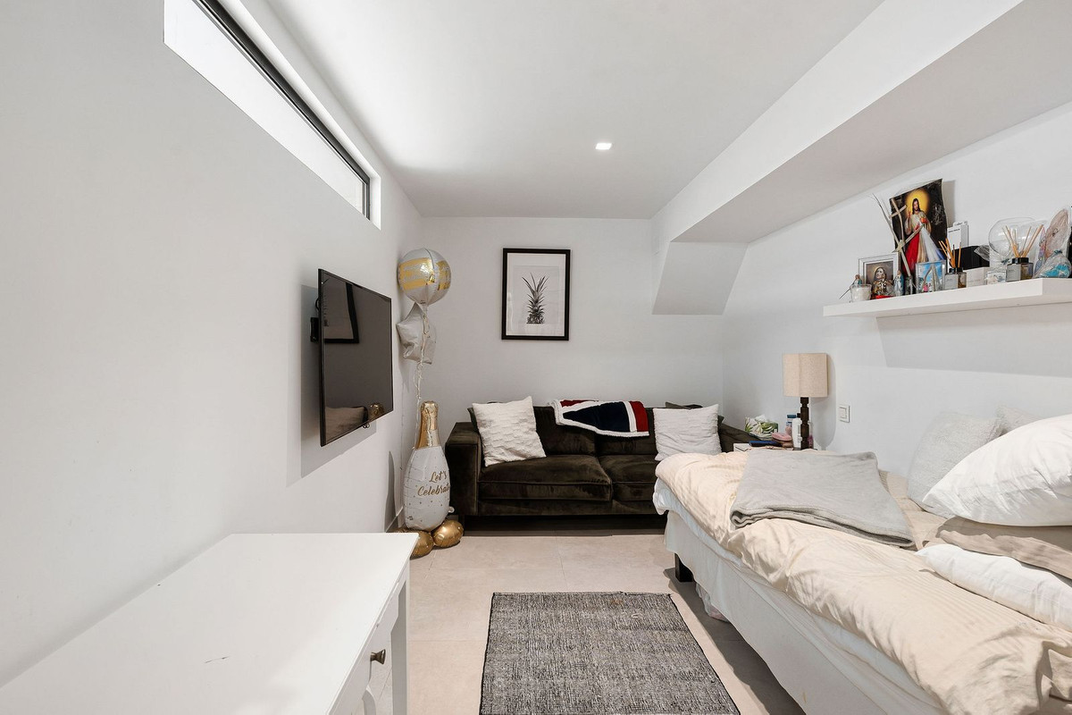 4 Bed Townhouse for sale in Nueva Andalucía Costa Del Sol, Málaga, Spain