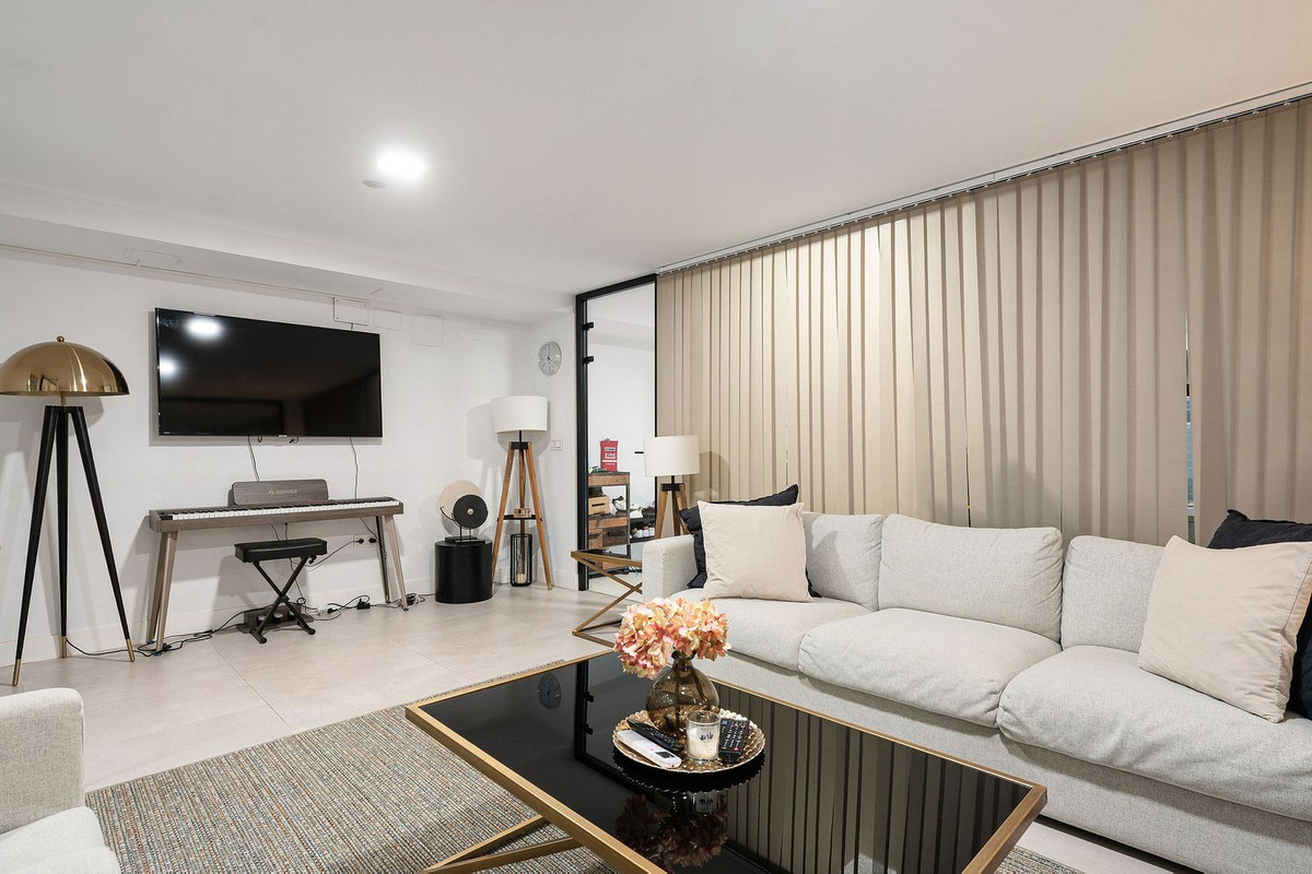 4 Bed Townhouse for sale in Nueva Andalucía Costa Del Sol, Málaga, Spain