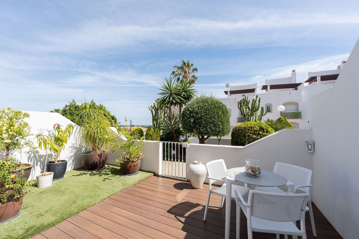 4 Bed Townhouse for sale in Nueva Andalucía Costa Del Sol, Málaga, Spain