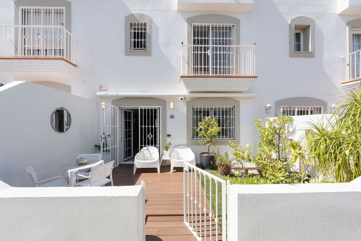 4 Bed Townhouse for sale in Nueva Andalucía Costa Del Sol, Málaga, Spain