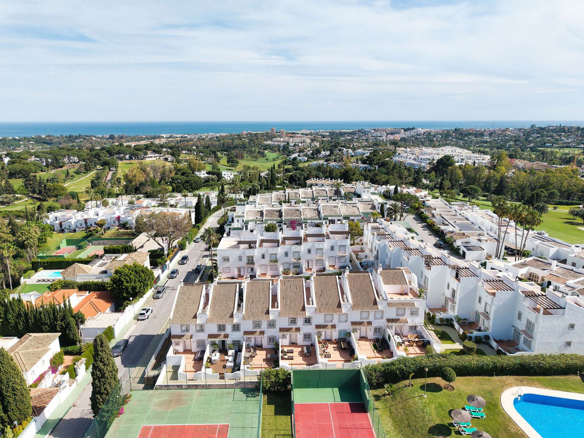 4 Bed Townhouse for sale in Nueva Andalucía Costa Del Sol, Málaga, Spain