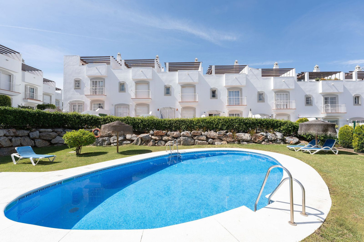 4 Bed Townhouse for sale in Nueva Andalucía Costa Del Sol, Málaga, Spain
