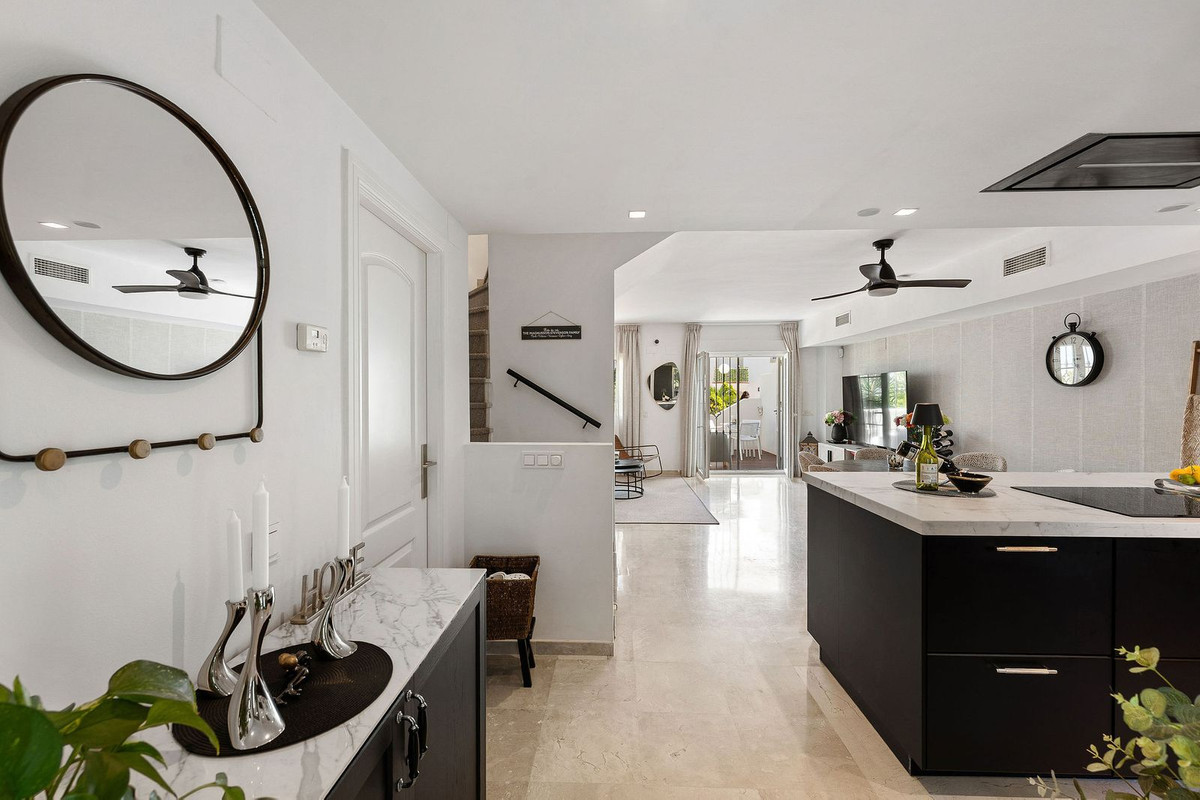 4 Bed Townhouse for sale in Nueva Andalucía Costa Del Sol, Málaga, Spain