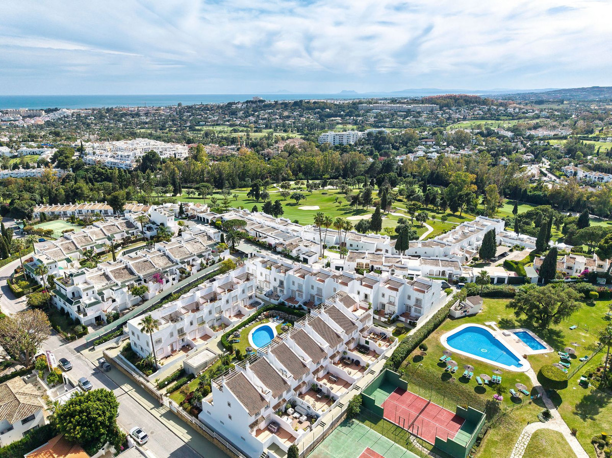 4 Bed Townhouse for sale in Nueva Andalucía Costa Del Sol, Málaga, Spain