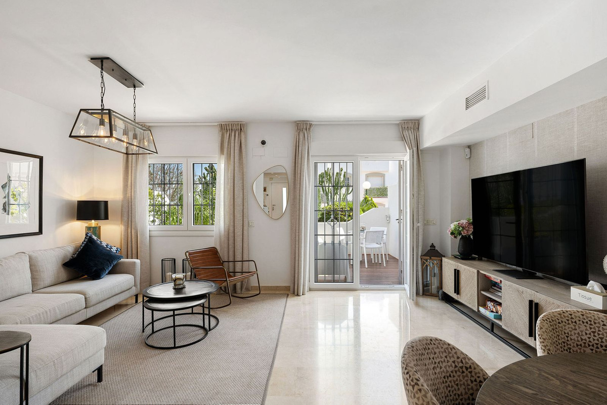 4 Bed Townhouse for sale in Nueva Andalucía Costa Del Sol, Málaga, Spain