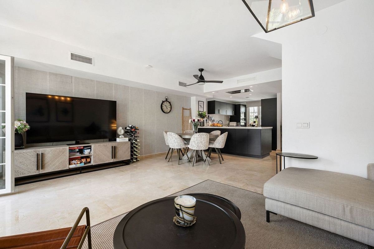 4 Bed Townhouse for sale in Nueva Andalucía Costa Del Sol, Málaga, Spain