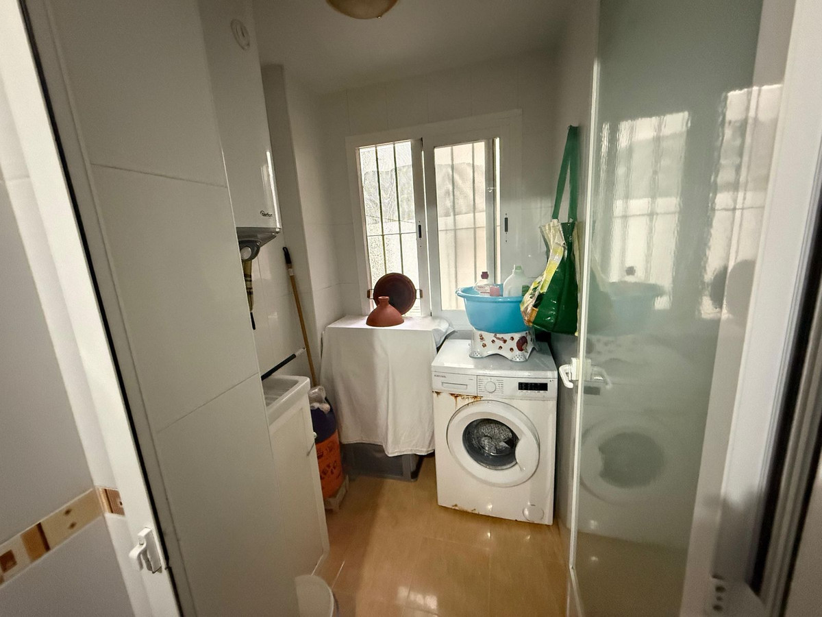 Se vende Apartamento Planta Media de 2 dormitorios en Costa Del Sol, Málaga, España