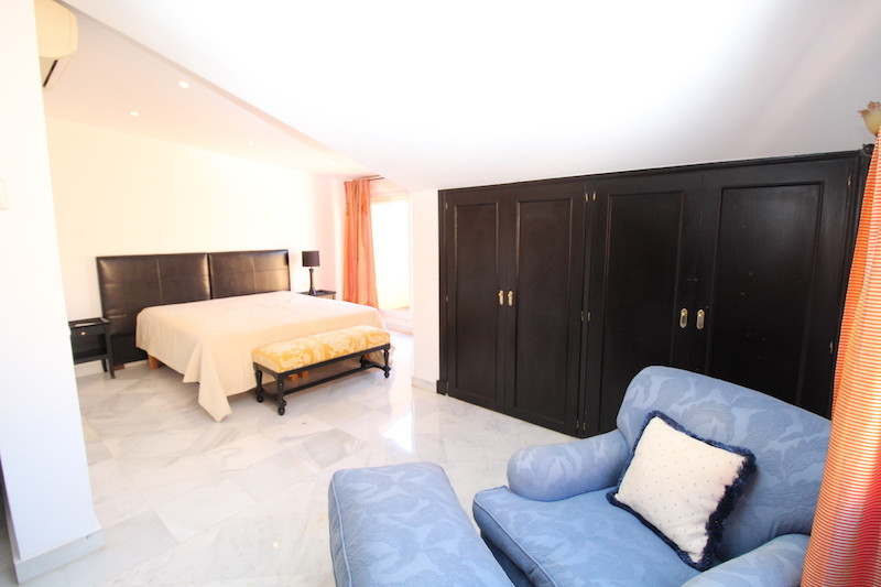 4 Bed Townhouse for sale in The Golden Mile Costa Del Sol, Málaga, Spain