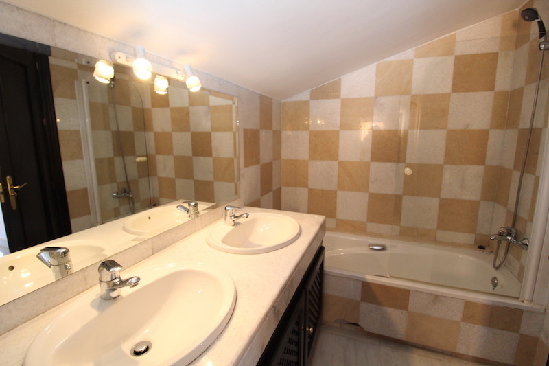 4 Bed Townhouse for sale in The Golden Mile Costa Del Sol, Málaga, Spain