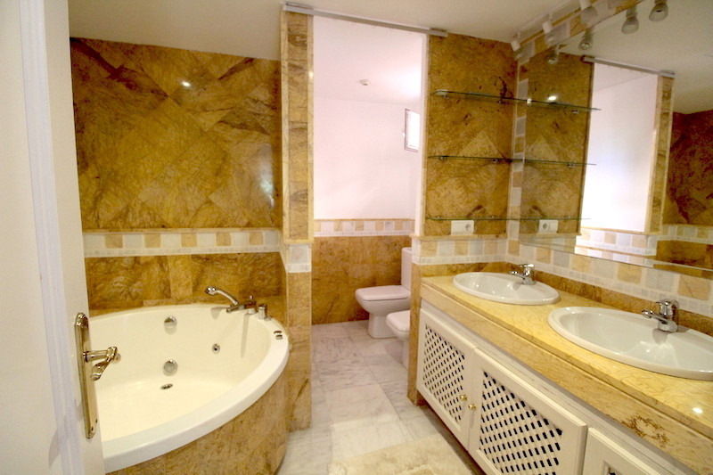 4 Bed Townhouse for sale in The Golden Mile Costa Del Sol, Málaga, Spain