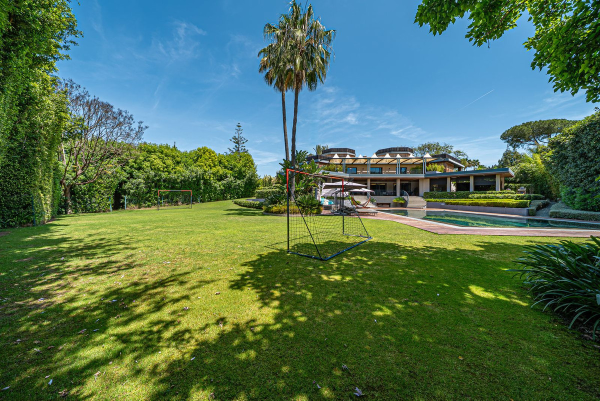 Se vende Villa - Chalet de 8 dormitorios en Costa Del Sol, Málaga, España