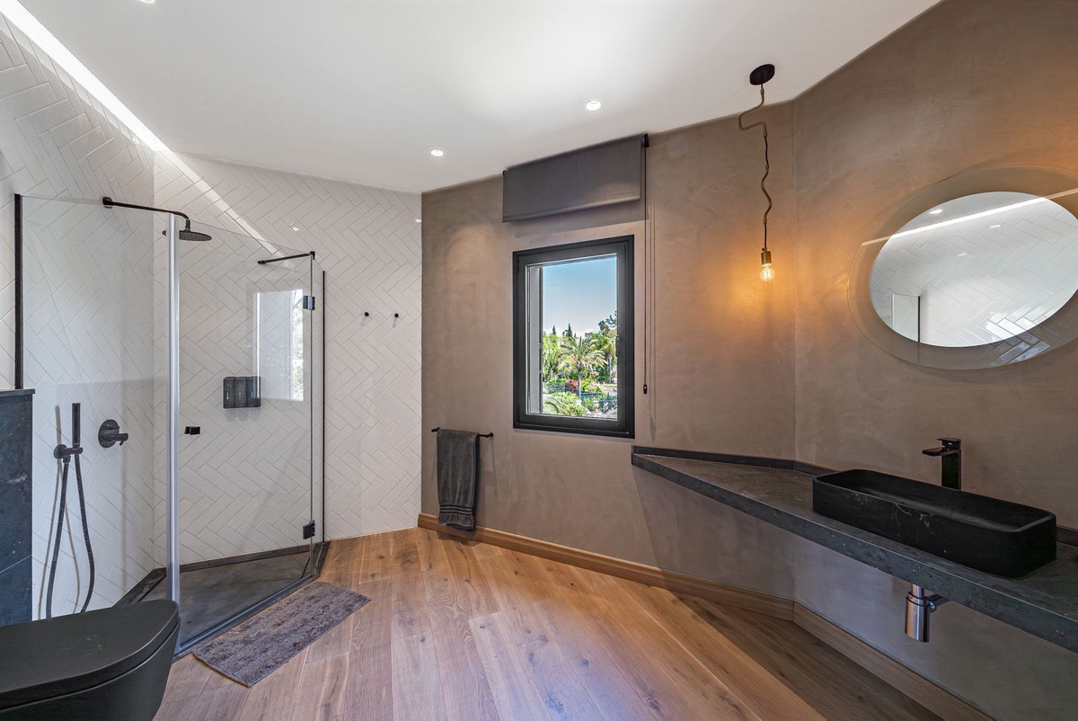 Se vende Villa - Chalet de 8 dormitorios en Costa Del Sol, Málaga, España
