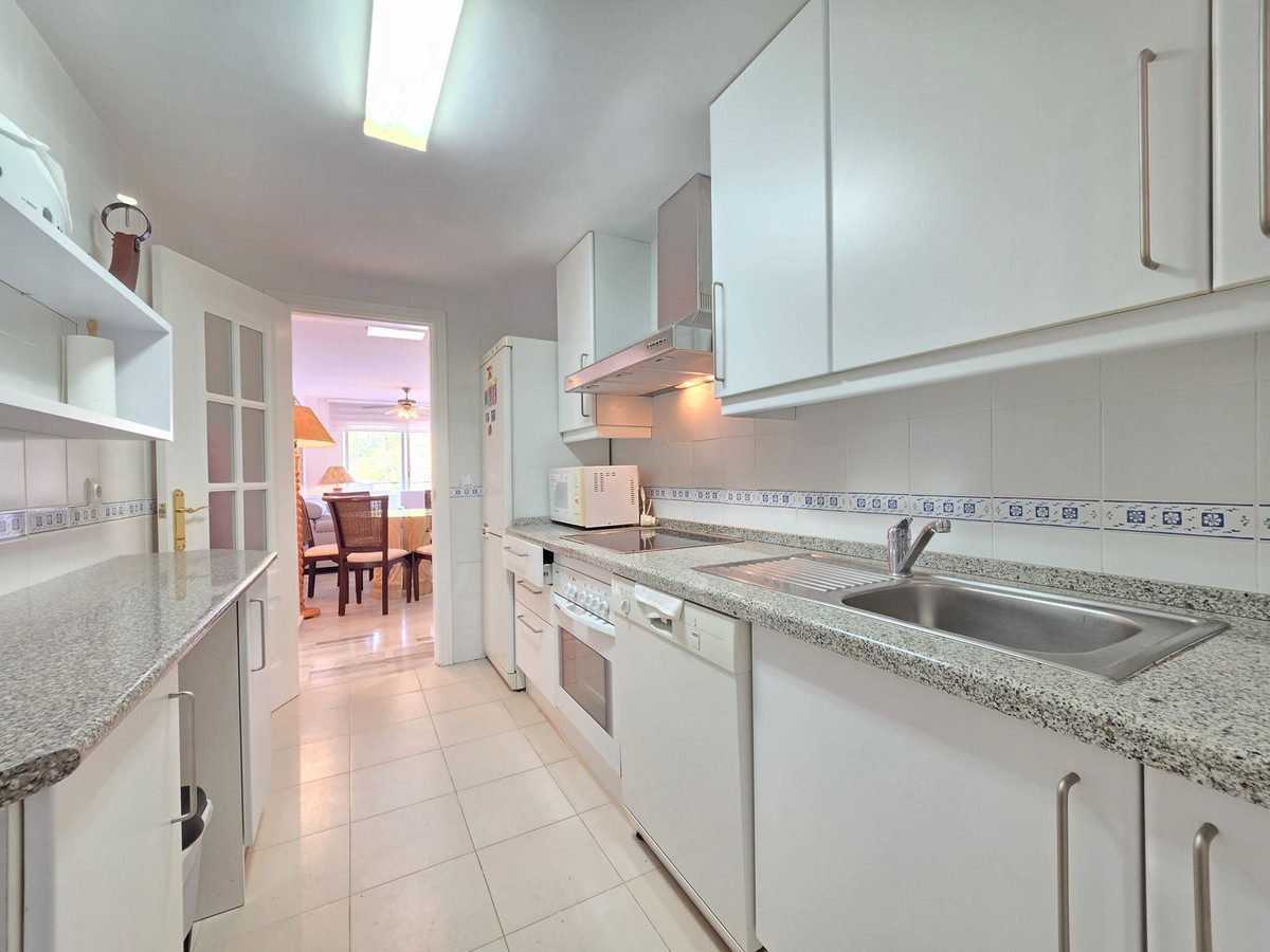 3 Bed Apartment for sale in Benahavís Costa Del Sol, Málaga, Spain