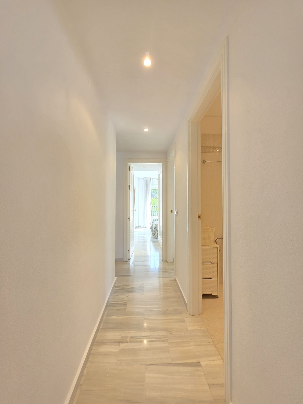 3 Bed Apartment for sale in Benahavís Costa Del Sol, Málaga, Spain