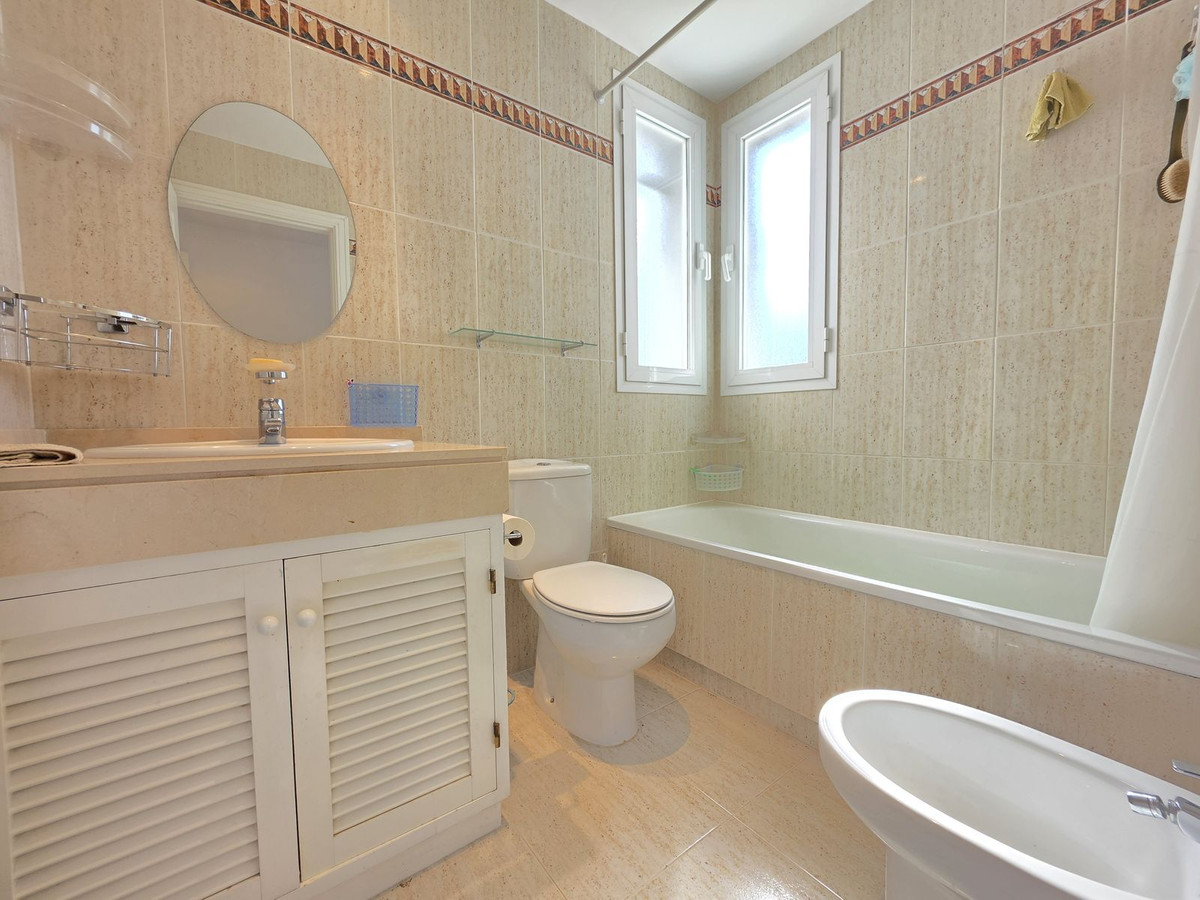 3 Bed Apartment for sale in Benahavís Costa Del Sol, Málaga, Spain