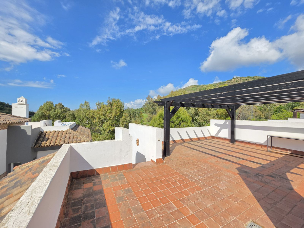 3 Bed Apartment for sale in Benahavís Costa Del Sol, Málaga, Spain