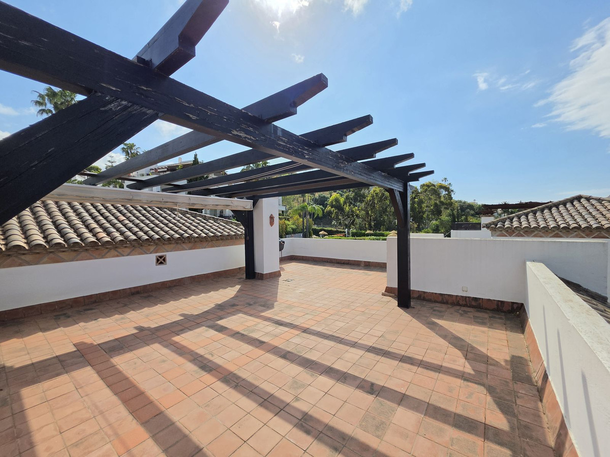 3 Bed Apartment for sale in Benahavís Costa Del Sol, Málaga, Spain