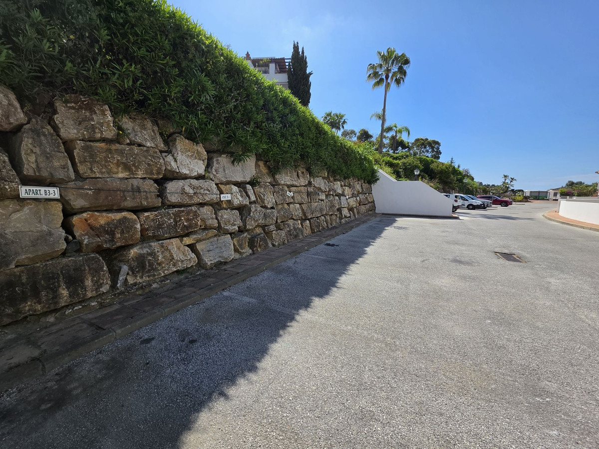 3 Bed Apartment for sale in Benahavís Costa Del Sol, Málaga, Spain